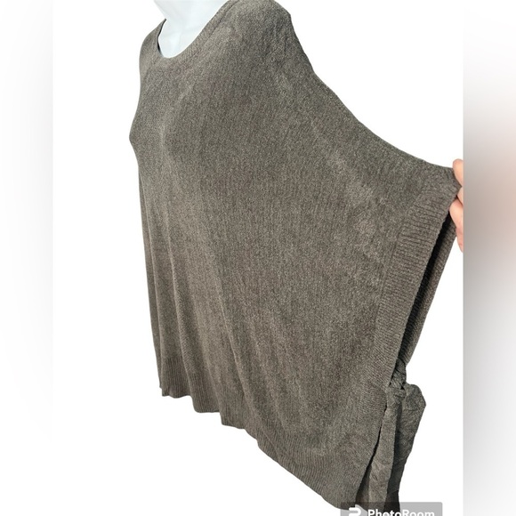 NWT Barefoot Dreams hi-low side-tie grey poncho Olive Branch size small medium - Picture 7 of 10